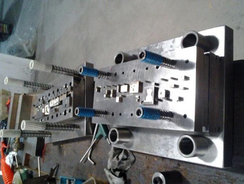 盐源模具制造-12