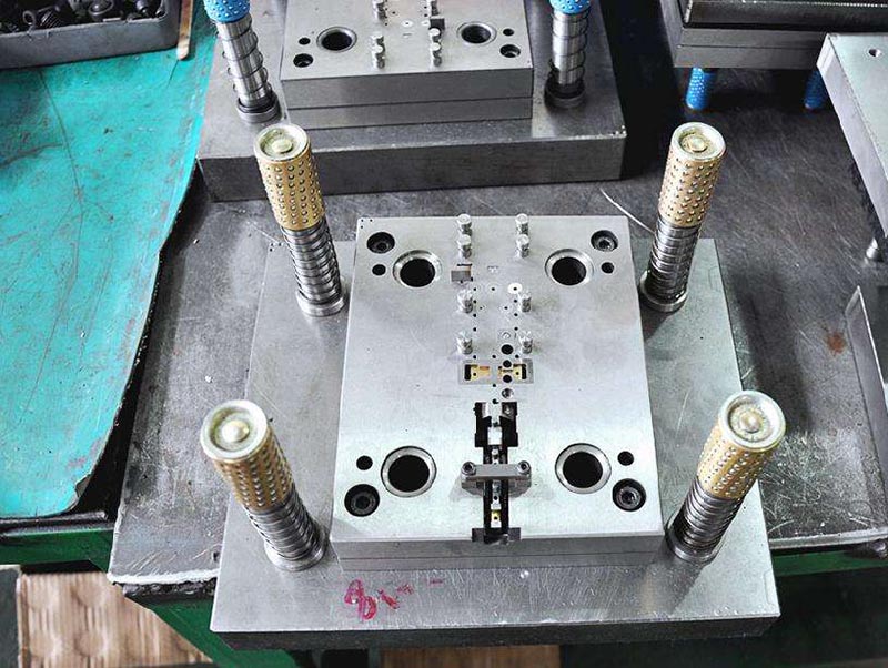 盐源模具制造-01