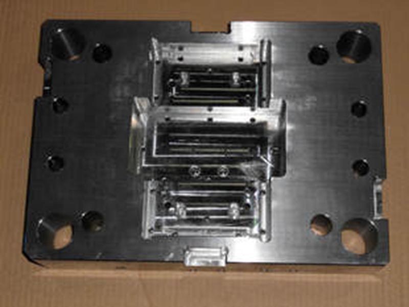 盐源精密塑料模-06